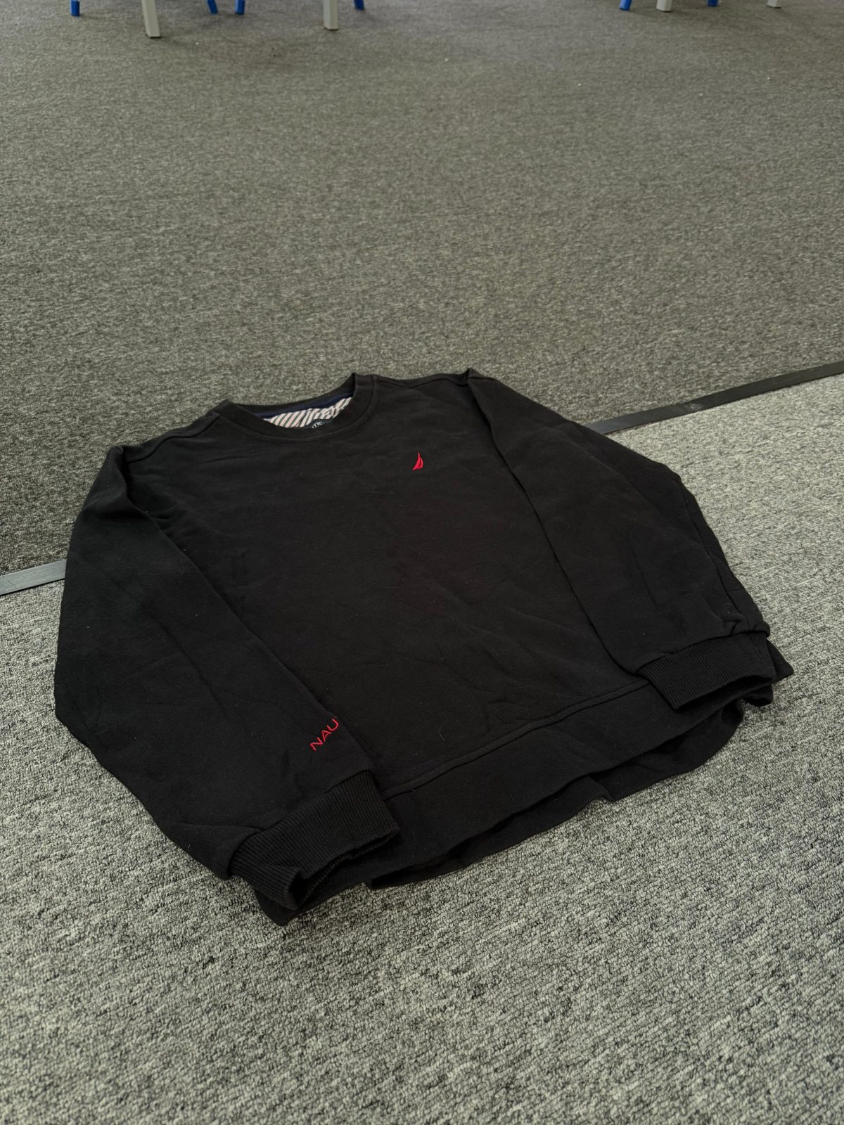 Chompa Nautica Negra Logo Rojo 3