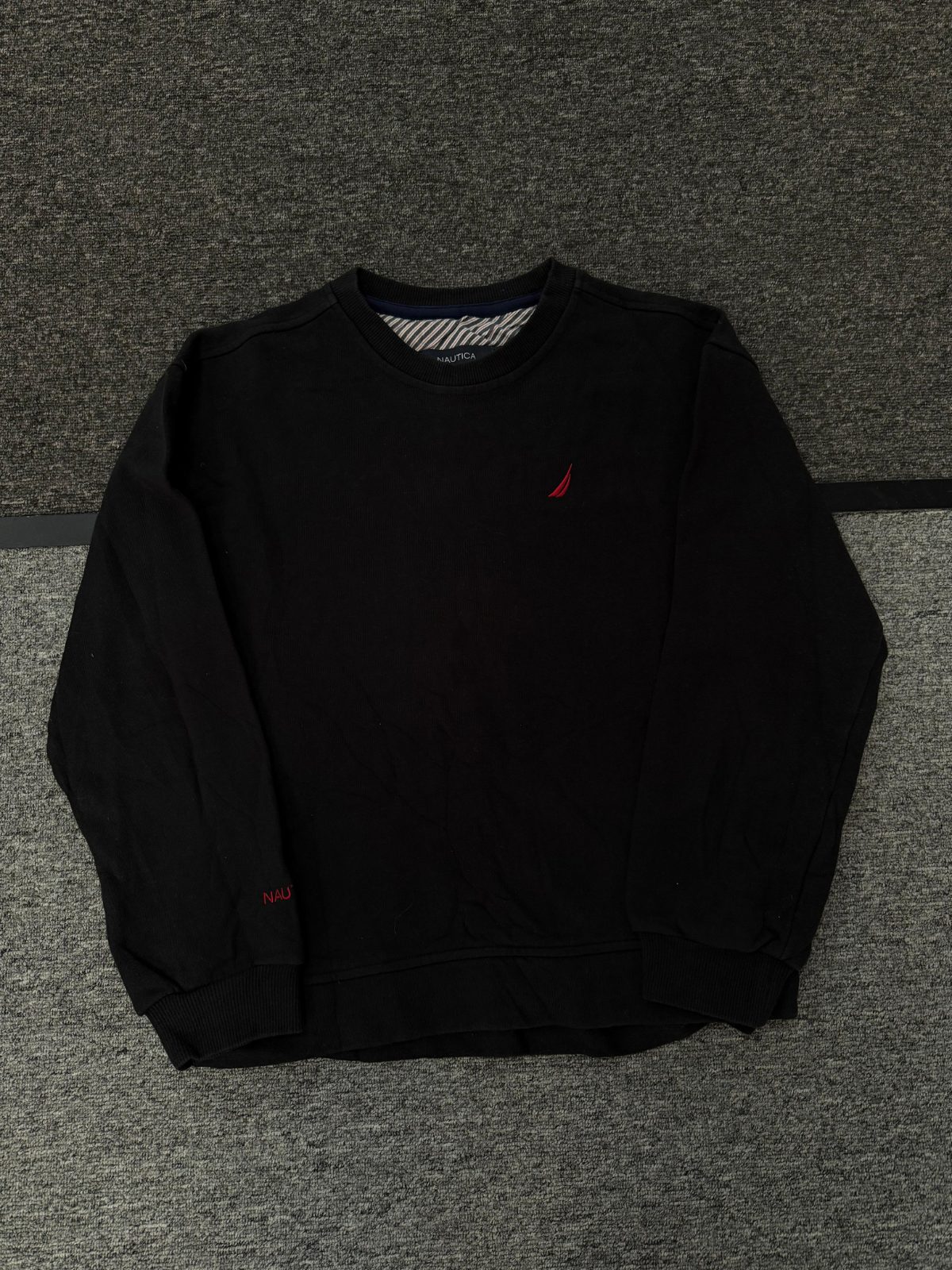 Chompa Nautica Negra Logo Rojo