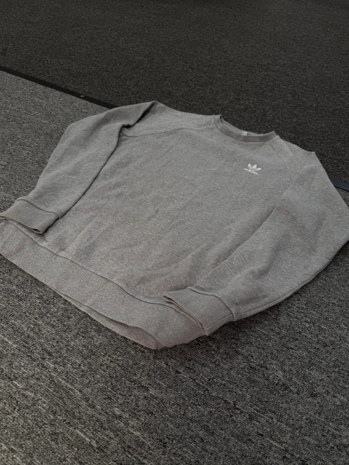 Chompa Adidas Originals Gris
