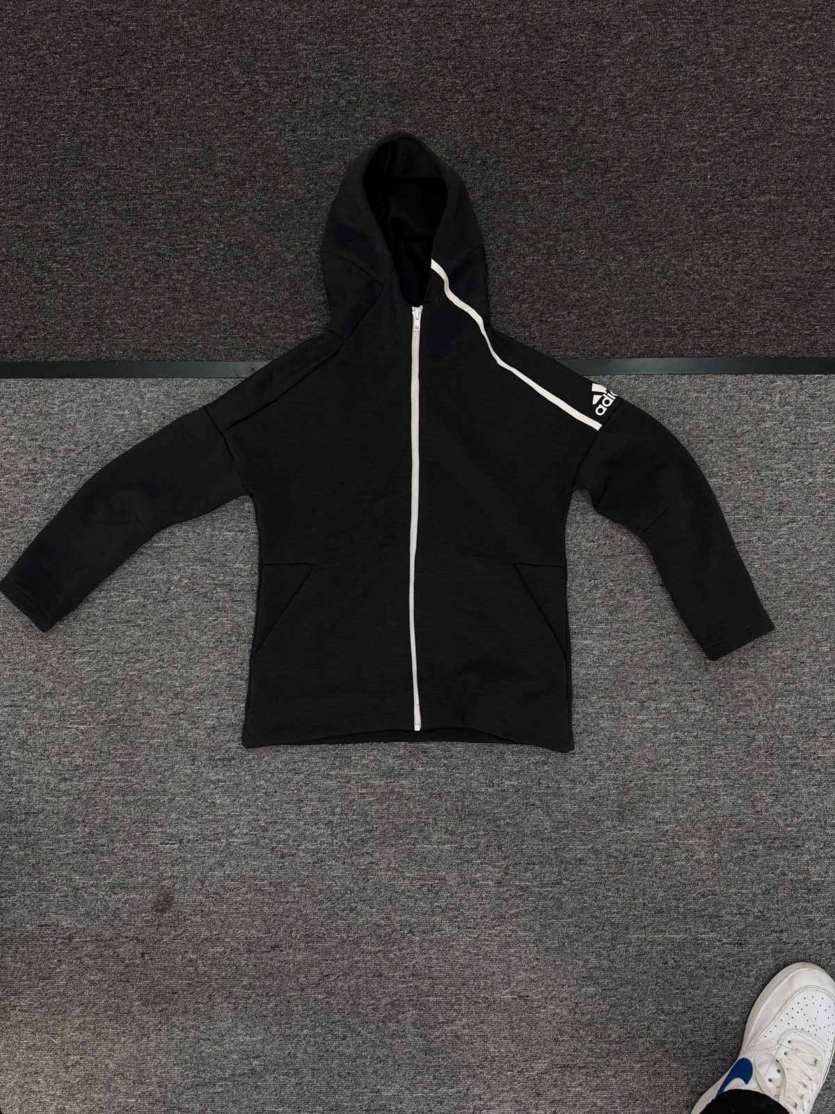 Chompa Adidas ZNE Negra 2