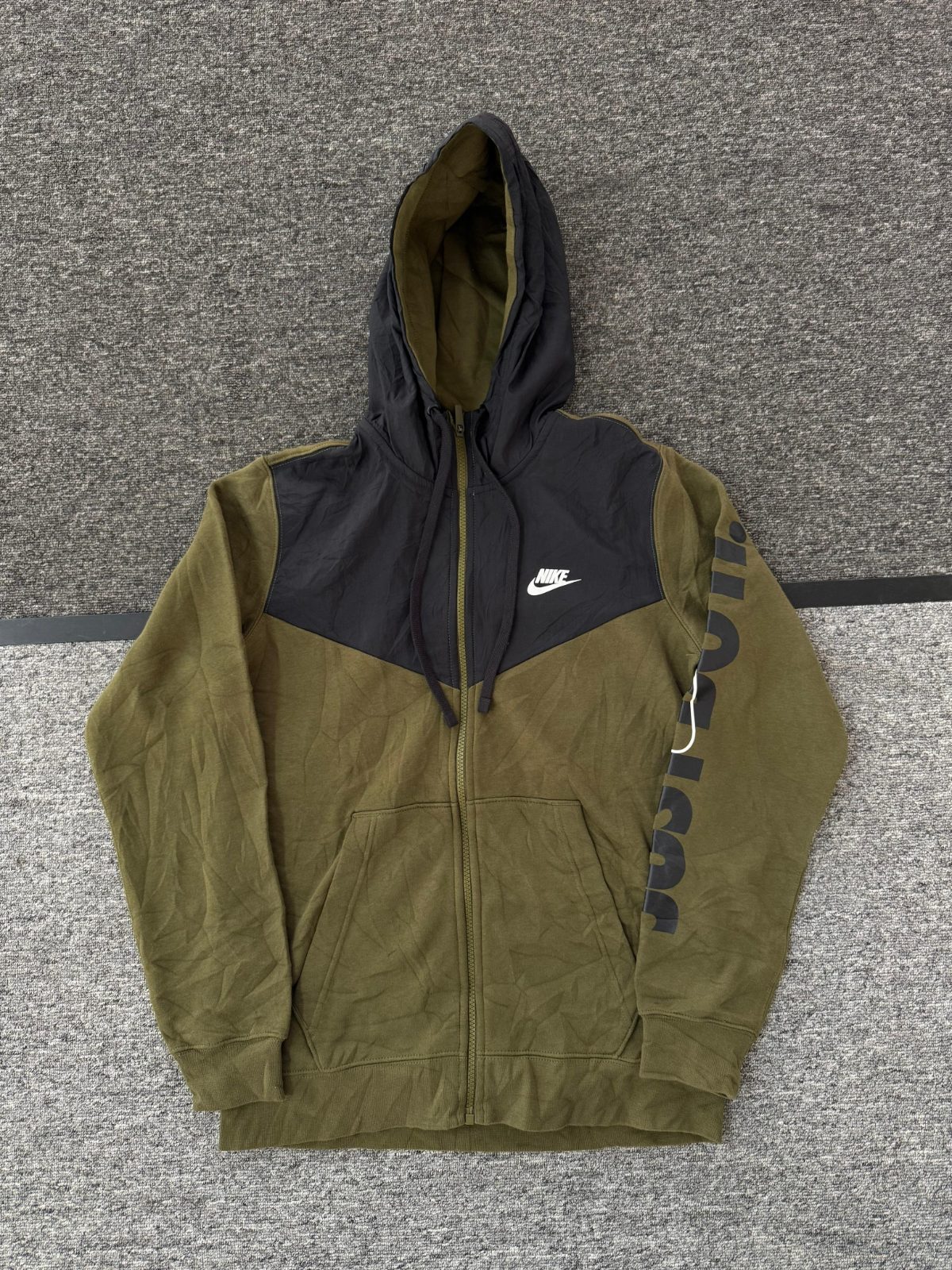 Chompa Nike con Capucha Verde Militar