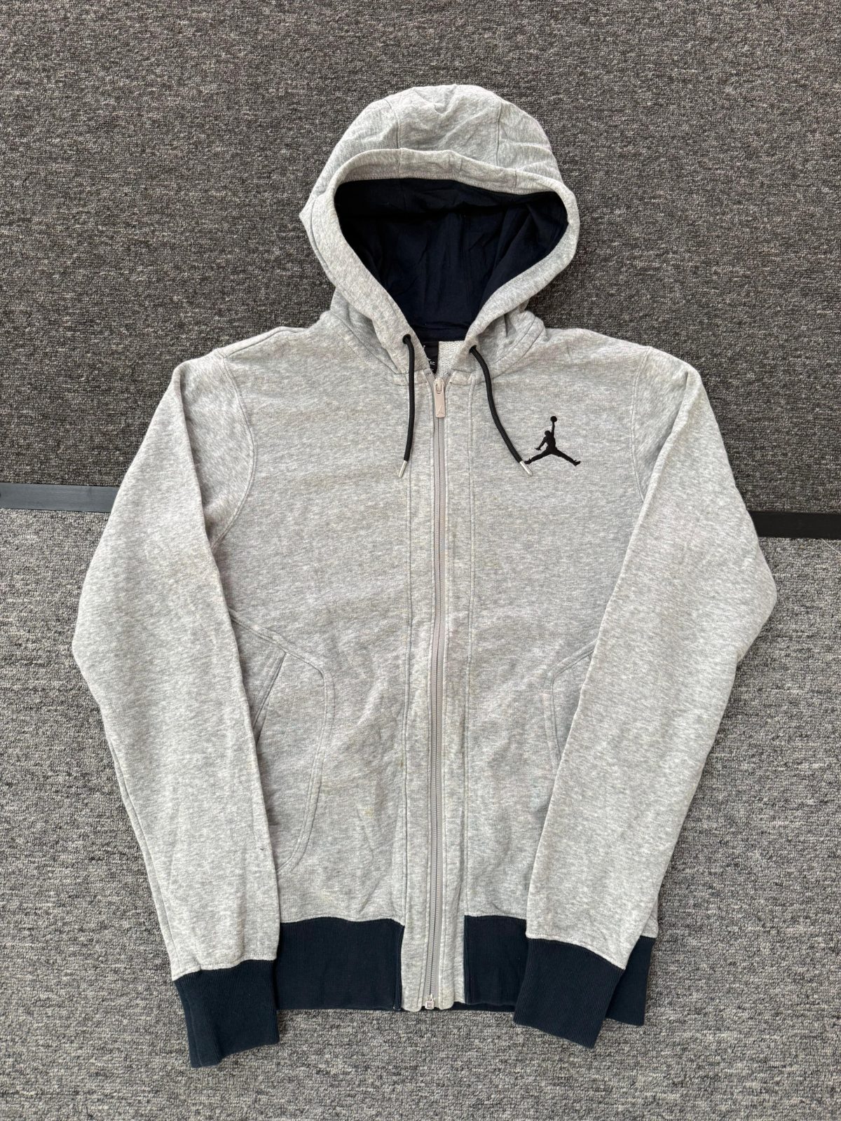Chompa Jordan Gris con Cierre
