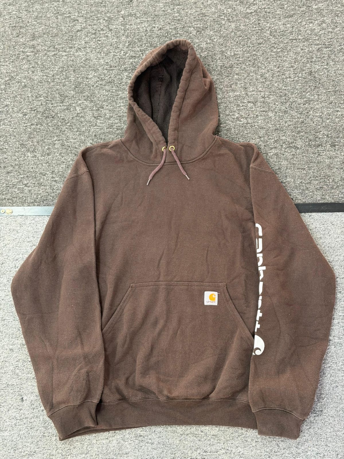 Chompa Carhartt Logo Manga Marrón